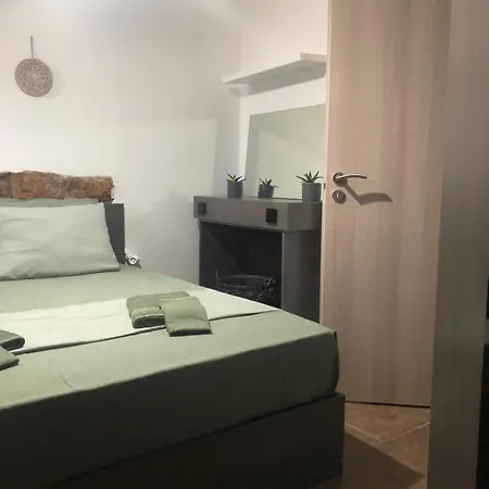 With Garden * Peraía